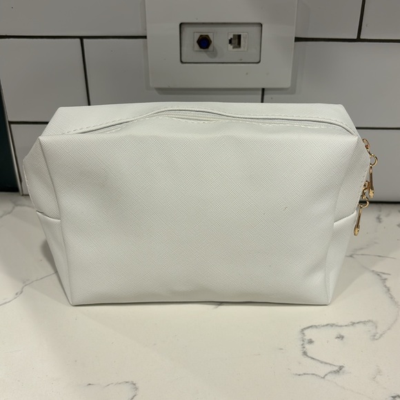 Wedding Set: Mrs Makeup Bag, Garter & Ring Box - Picture 4 of 12